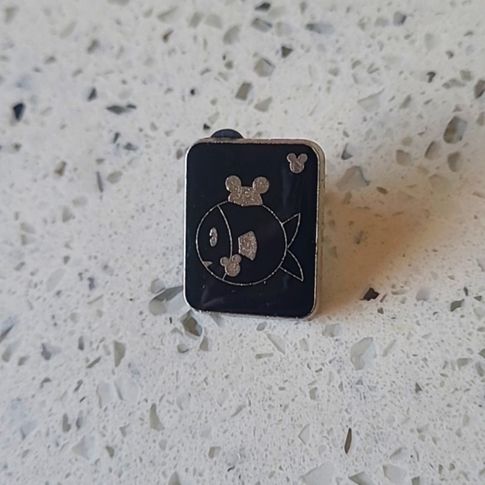 Official Disney Parks Goldfish Pet Family Member Window Sticker Pin